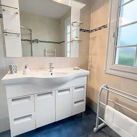 Casa de Férias Maison Calme Avec Cheminee, Ideal Familles