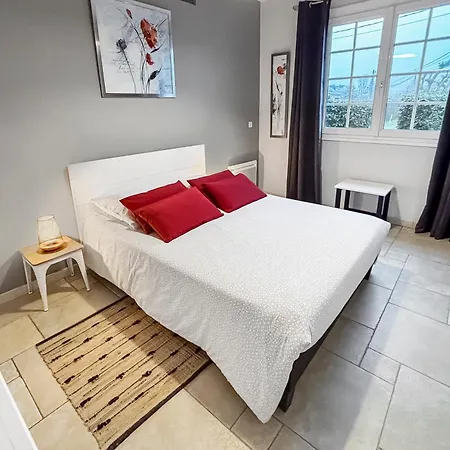 Casa de Férias Maison Calme Avec Cheminee, Ideal Familles *